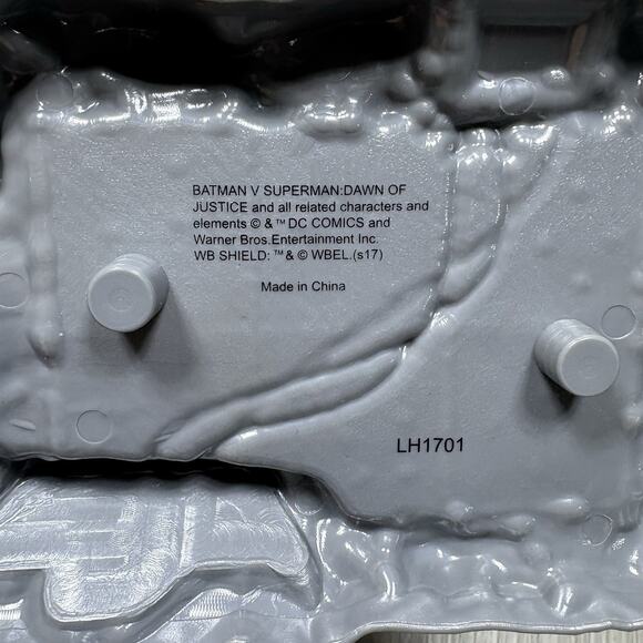 DC Comics BATMAN Finders Keyper Statue ~ Loot Crate DX Exclusive Edition - Picture 8 of 16